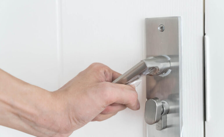 Enfermé dehors en pleine nuit?! Quelles solutions s’offrent à vous? 