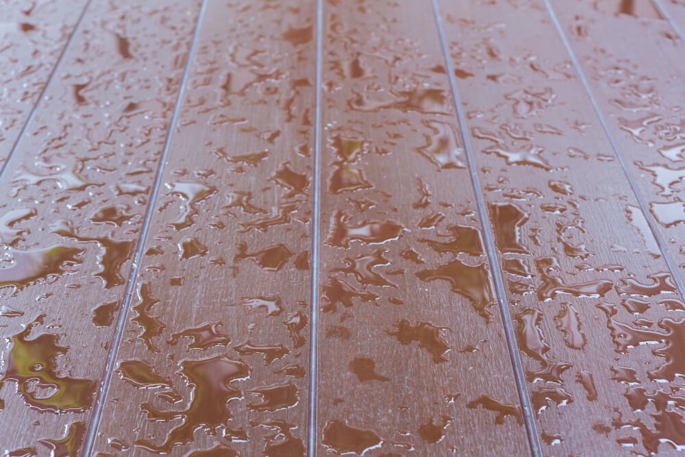 Comment faire protéger sa terrasse des méfaits de la pluie?